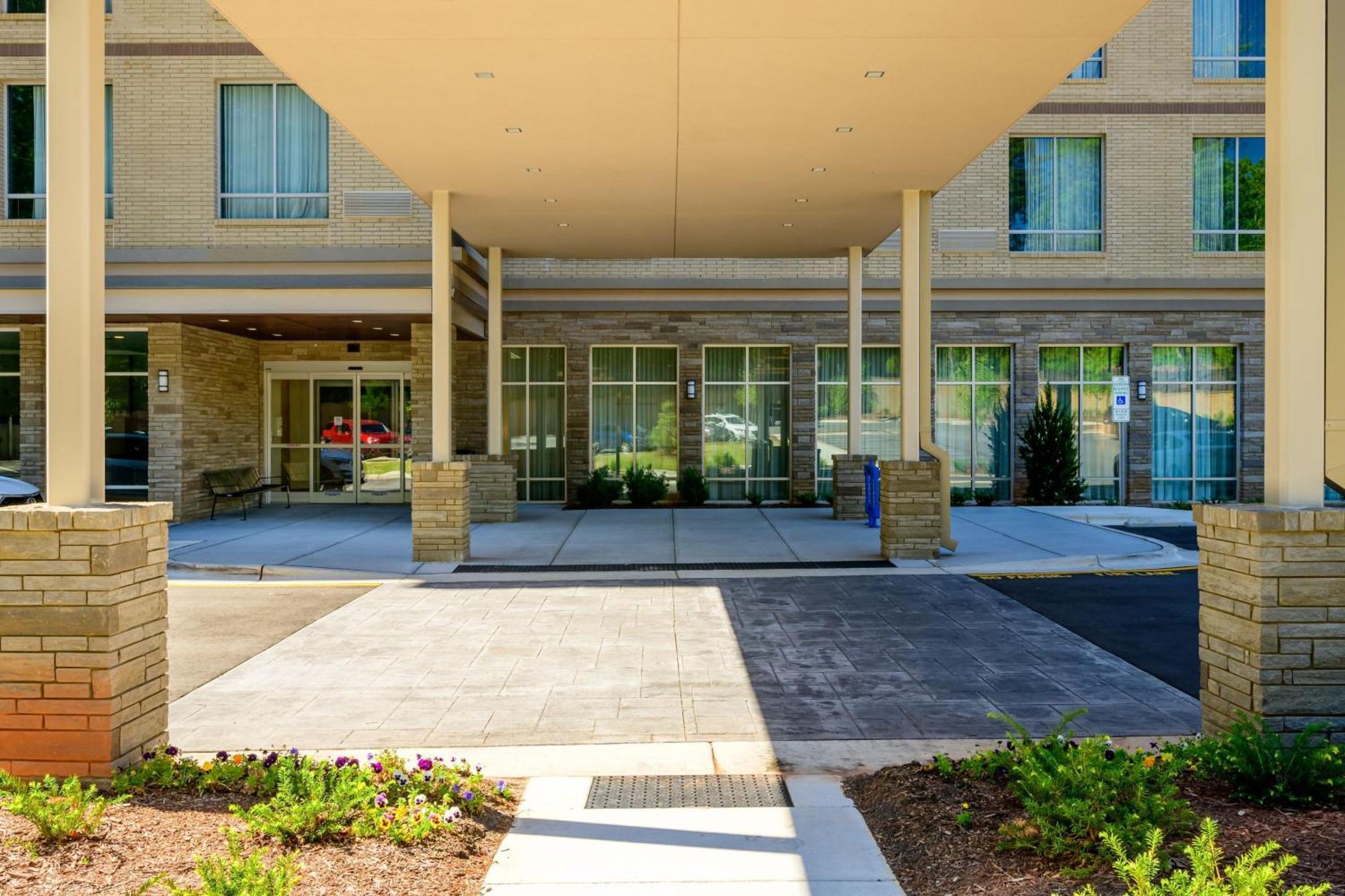 Courtyard By Marriott Raleigh Cary Crossroads Hotell Exteriör bild