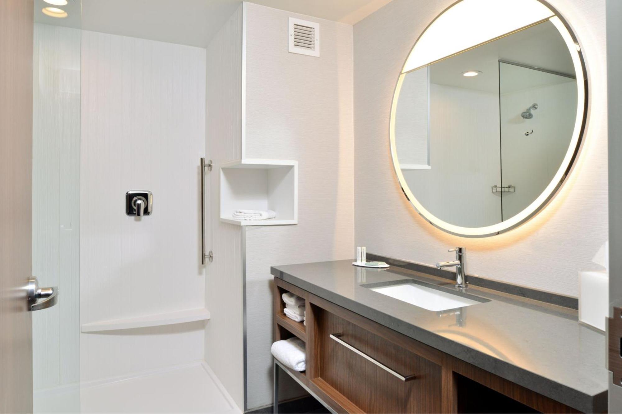 Courtyard By Marriott Raleigh Cary Crossroads Hotell Exteriör bild