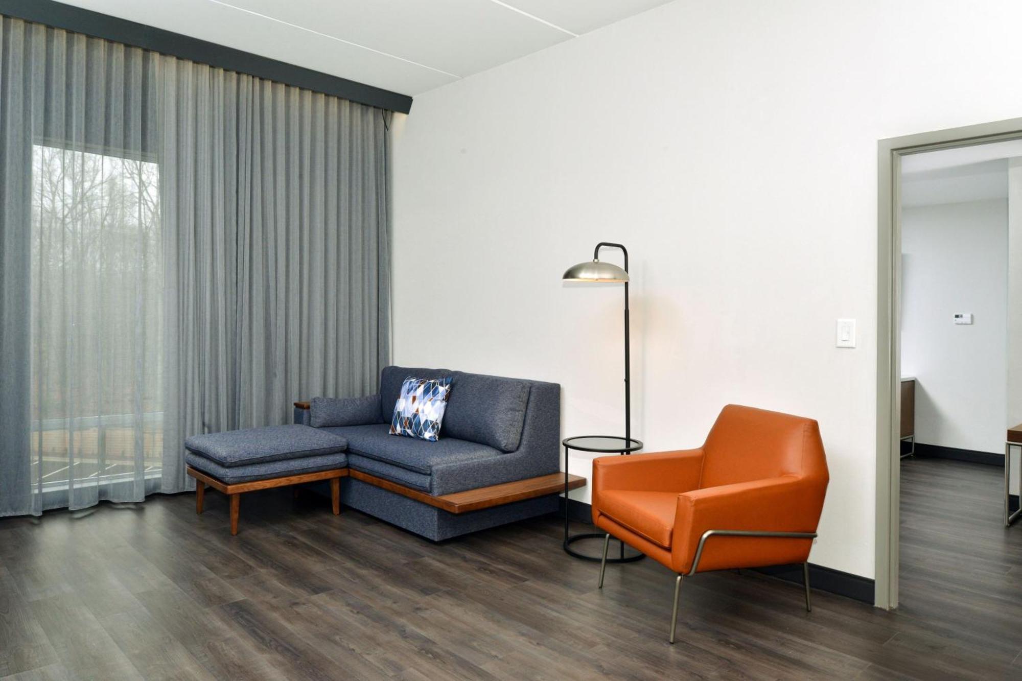 Courtyard By Marriott Raleigh Cary Crossroads Hotell Exteriör bild