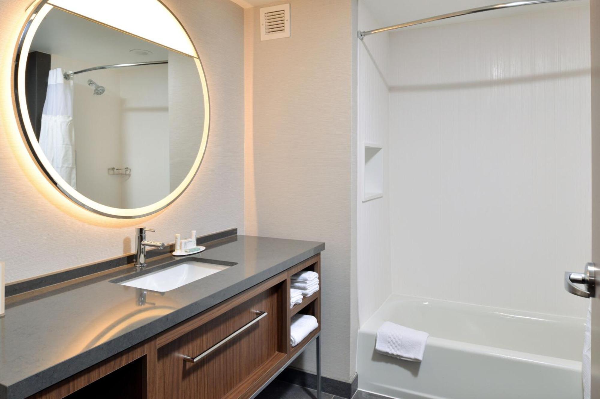 Courtyard By Marriott Raleigh Cary Crossroads Hotell Exteriör bild