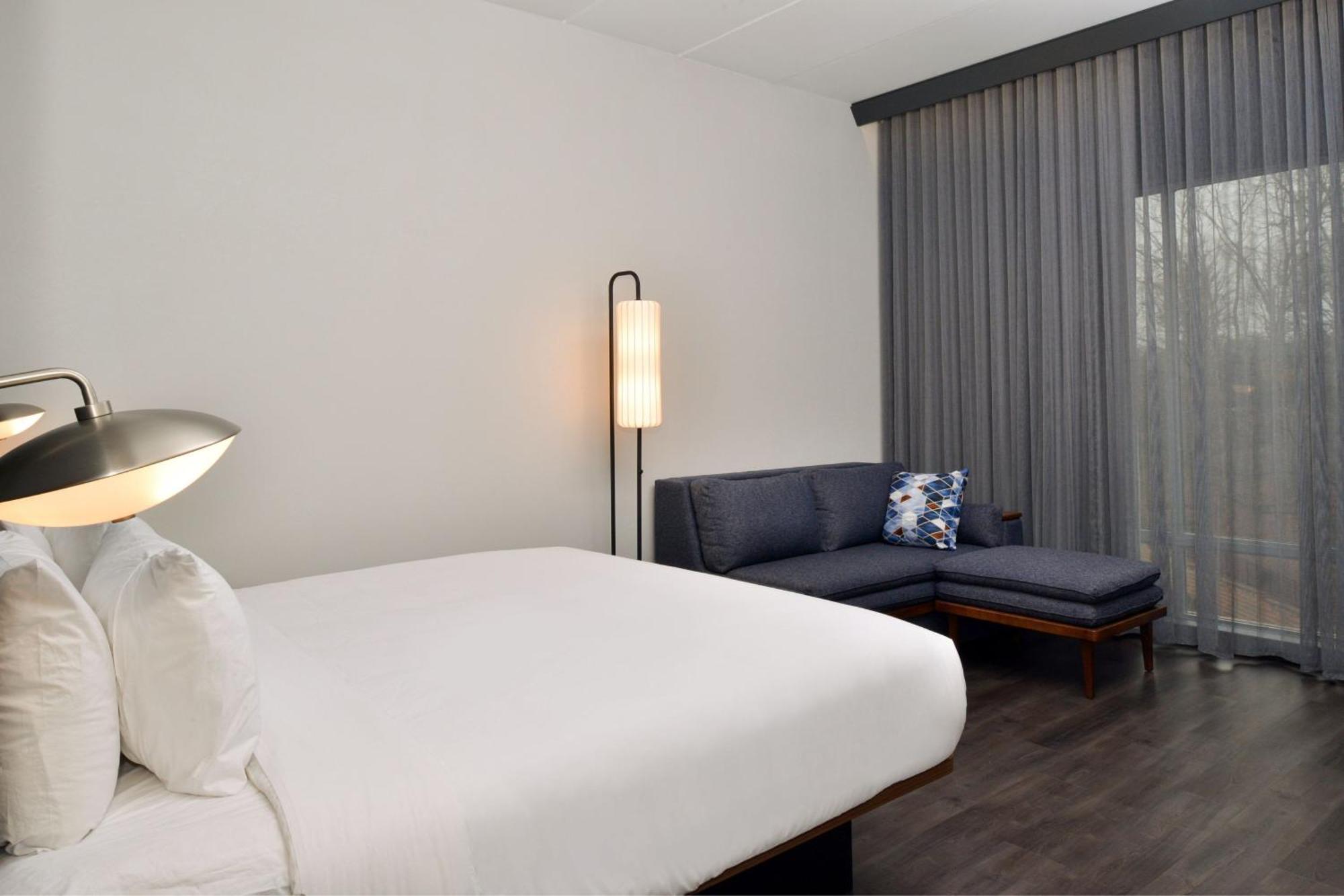 Courtyard By Marriott Raleigh Cary Crossroads Hotell Exteriör bild