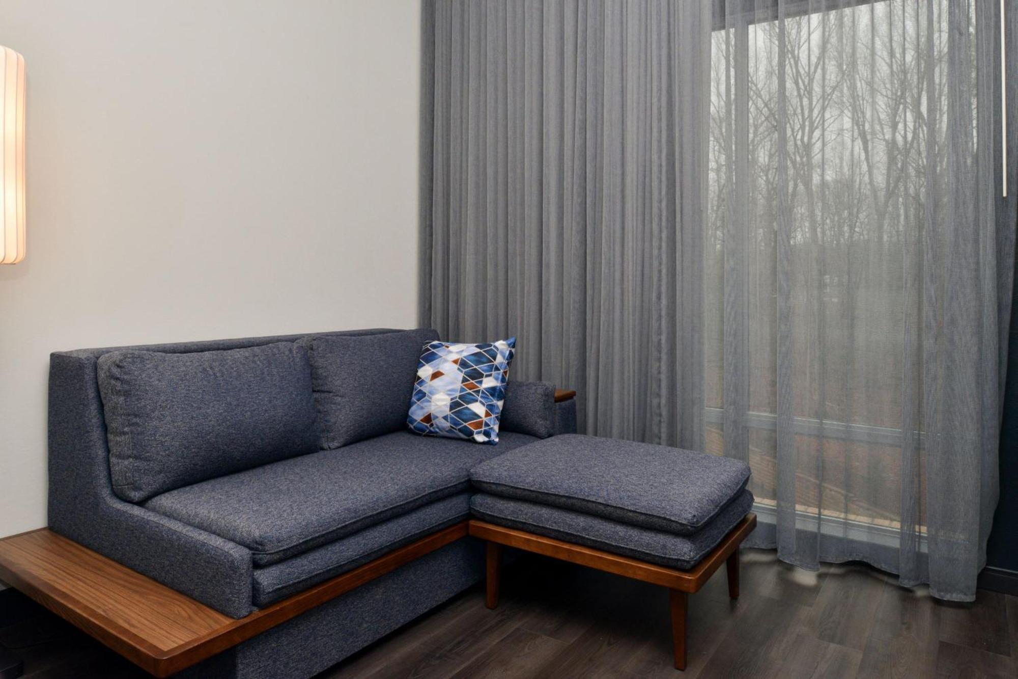 Courtyard By Marriott Raleigh Cary Crossroads Hotell Exteriör bild